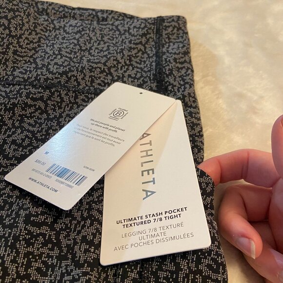 NWT Athleta Ultimate Stash Pocket Textured 7/8 Tight with Pockets - Medium. - Picture 2 of 2